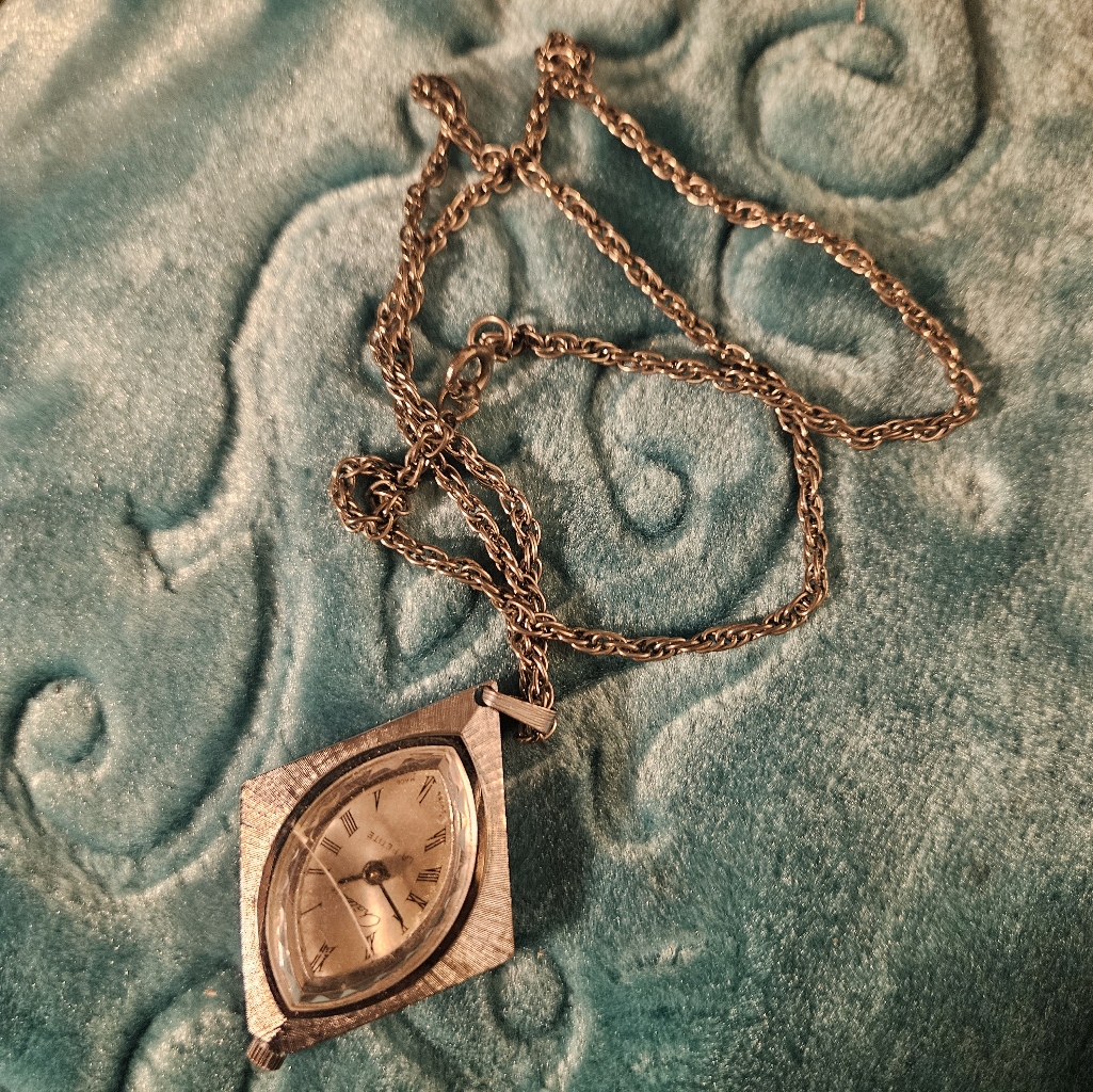 Very Rare Chateu La Petite Pendant Watch With Silvertone Chain